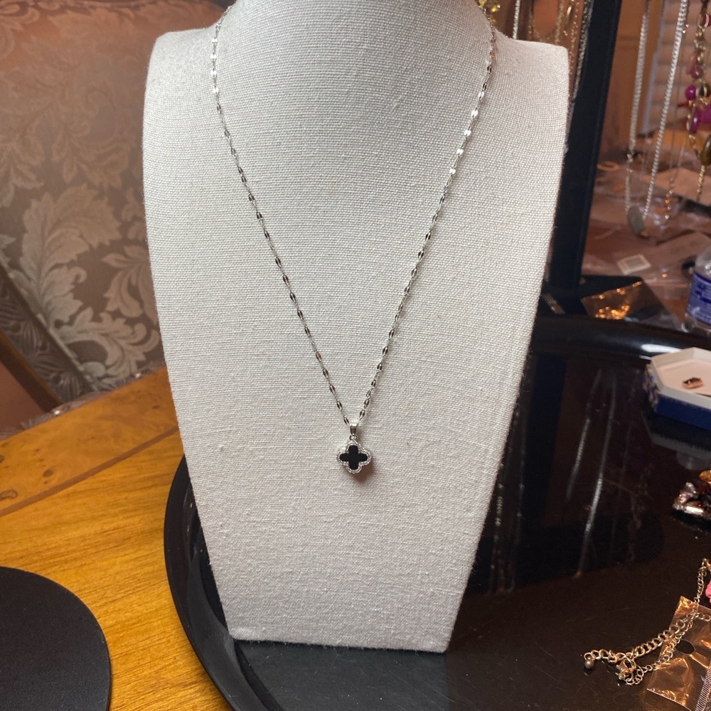 Pretty Bird Silver Necklace with Black Clover Pendant - Picture 3 of 6